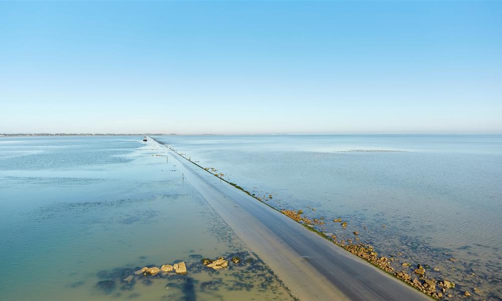 Passage du Gois près de l'Hôtel Autre Mer, hôtel 2 étoiles, hôtel bord de mer, chambres d'hôtel Noimoutier, chambres familiales sur l'île de Noirmoutier en Vendée