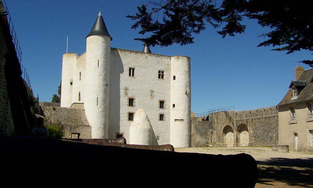 Château-Musée de Noirmoutier près de l'Hôtel Autre Mer, hôtel 2 étoiles, hôtel bord de mer, chambres d'hôtel Noirmoutier en Vendée