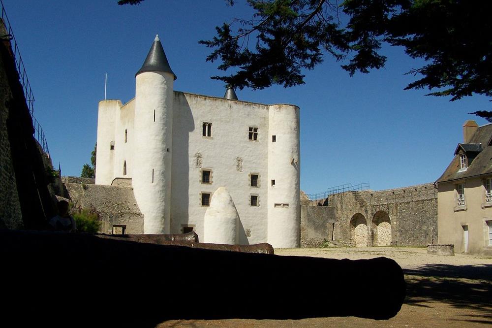 Château-Musée de Noirmoutier près de l'Hôtel Autre Mer, hôtel 2 étoiles, hôtel bord de mer, chambres d'hôtel Noirmoutier en Vendée
