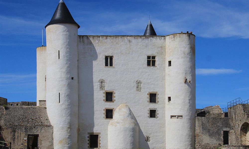 Château-Musée de Noirmoutier près de l'Hôtel Autre Mer, hôtel 2 étoiles, hôtel bord de mer, chambres d'hôtel Noirmoutier en Vendée