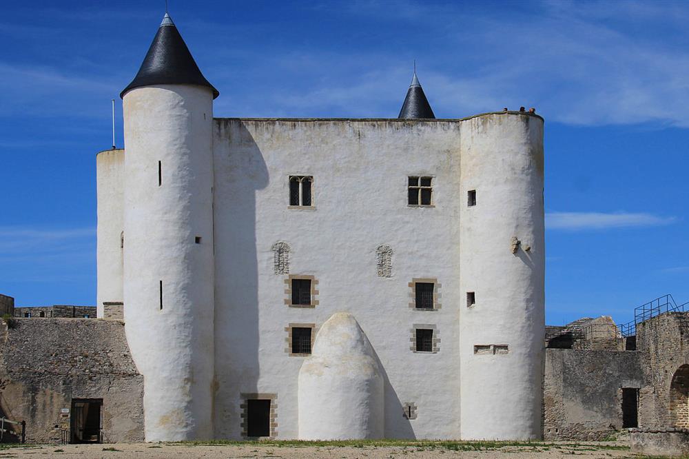 Château-Musée de Noirmoutier près de l'Hôtel Autre Mer, hôtel 2 étoiles, hôtel bord de mer, chambres d'hôtel Noirmoutier en Vendée