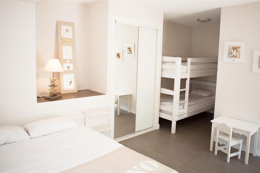 Chambre Quadruple à l'Hôtel Autre Mer, hôtel 2 étoiles, hôtel bord de mer, chambres d'hôtel Noimoutier, chambres familiales sur l'île de Noirmoutier en Vendée
